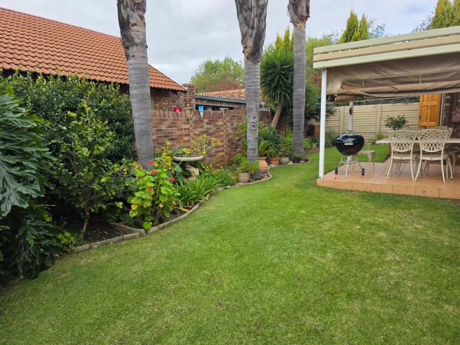 2 Bedroom Property for Sale in Langenhovenpark Free State